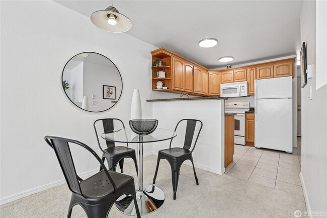 Building Photo - 5624 Roosevelt Way NE