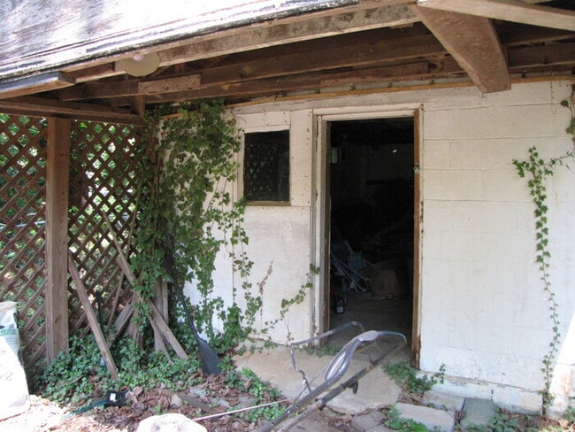 Building Photo - 3608 Knollwood Dr