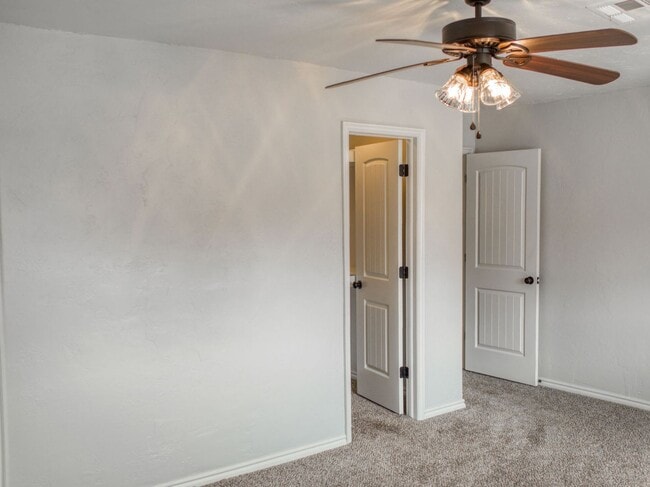 Building Photo - 3 Bedroom 2 Bath home in Shawnee!