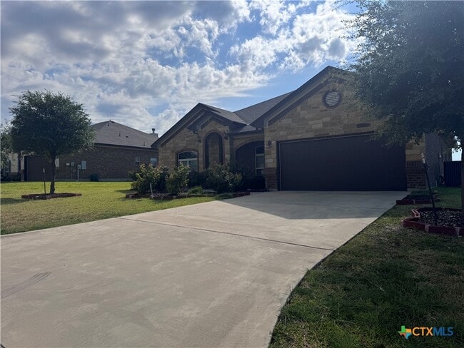 Primary Photo - 2033 Catkins Ln