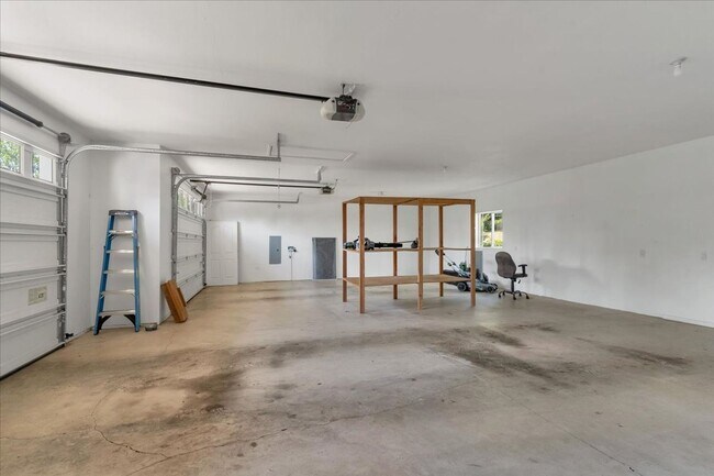 Building Photo - Contemporary West Salem Home