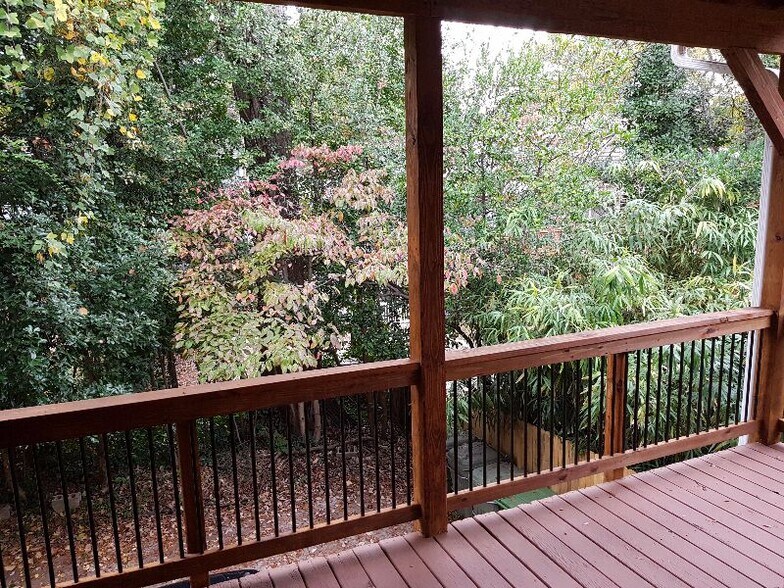 Building Photo - 336 5th St NE