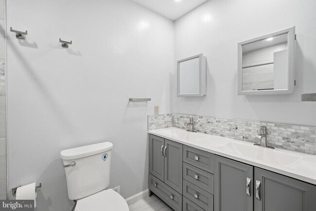 Building Photo - 809 Woodley Dr