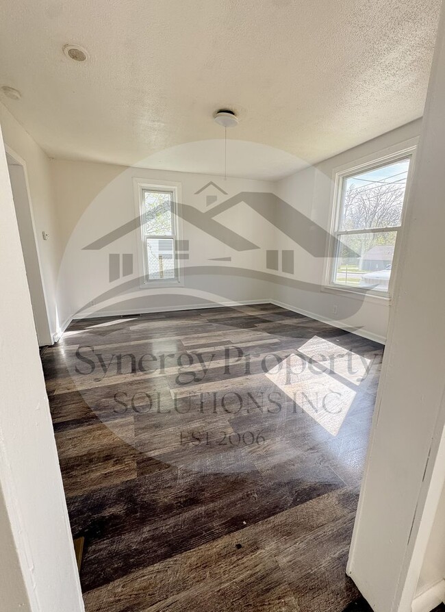 Building Photo - Large Mansfield Home