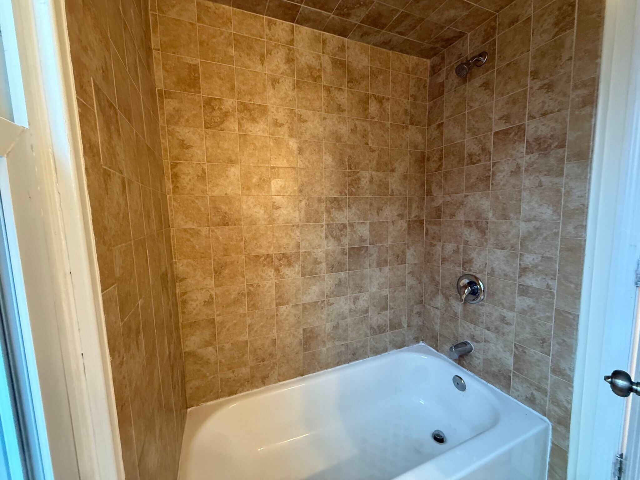 Building Photo - 6 Warren St