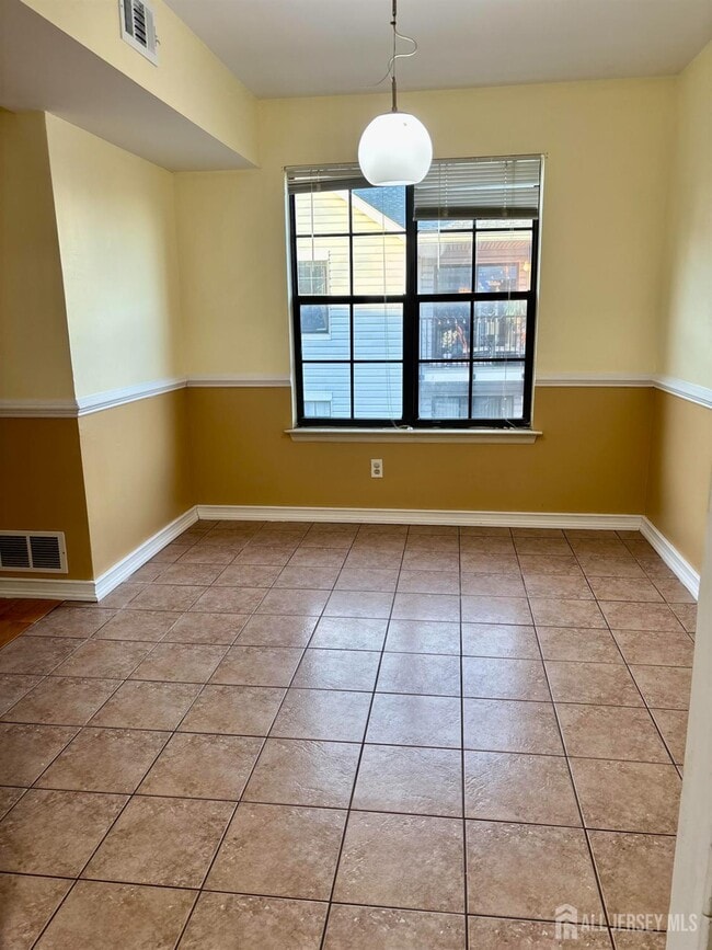 Building Photo - 98 Keystone Ct