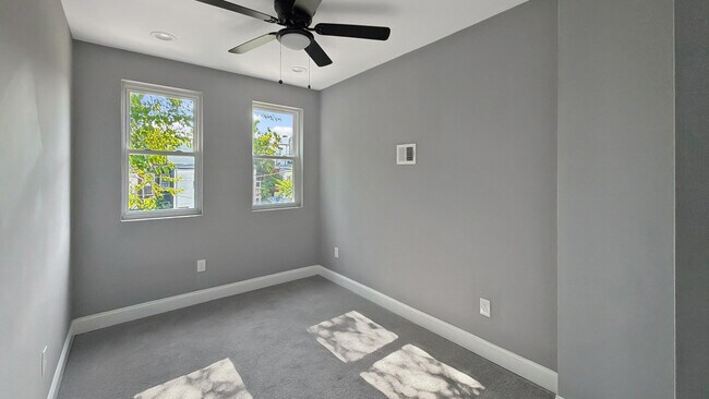 Building Photo - 2428 Brentwood Ave