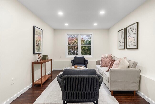 Building Photo - 7 Old North Rd