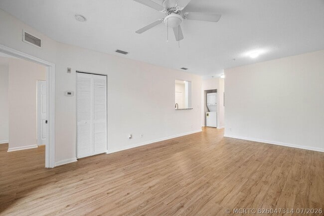 Building Photo - 1161 Golden Lakes Blvd