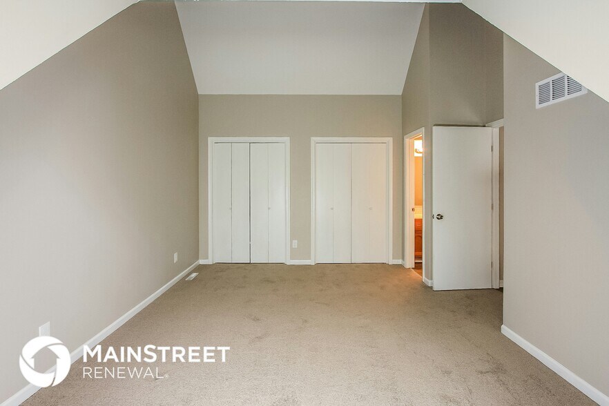 Building Photo - 8425 N Chatham Ave