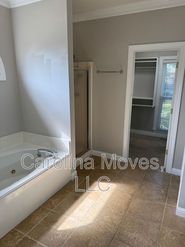 Building Photo - 204 Brushy Meadows Dr