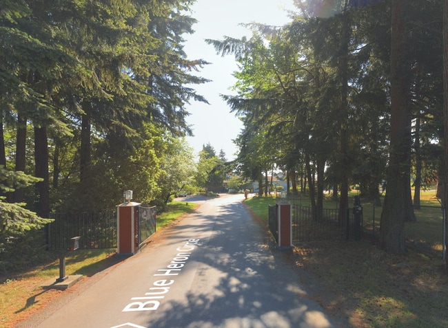 Building Photo - 4210 Blue Heron Ct