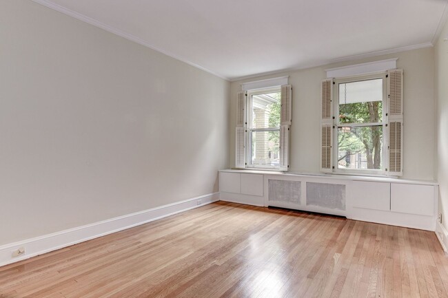 Building Photo - Charming 6-Bedroom Georgetown Rowhouse wit...