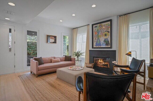 Building Photo - 835 Superba Ave