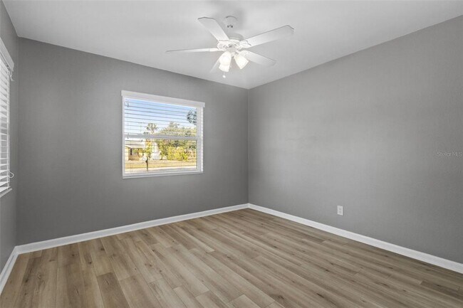 Building Photo - 2302 S Thixton Ct