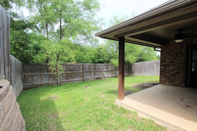 Building Photo - Beautiful 2 Bedroom, 2 Bathroom Townhome in South Tyler – Whitehouse ISD!