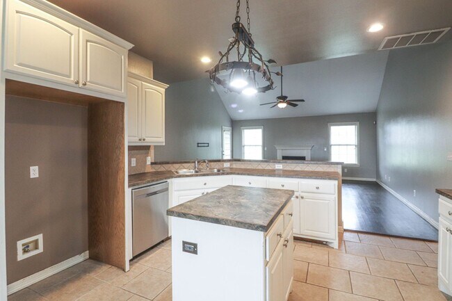 Building Photo - New vinyl plank in bedrooms, hall, new paint, new heat & air conditioning system 2025, large livi...