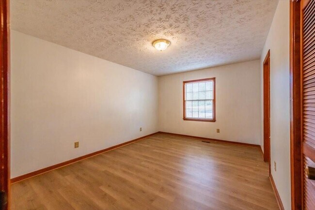 Building Photo - 4967 Macland Rd