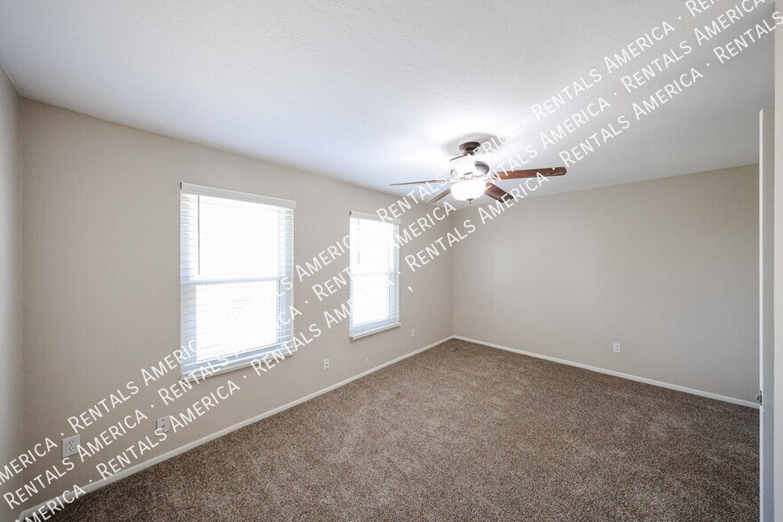 Building Photo - 4555 W Continental Dr