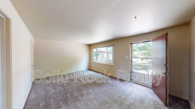 Building Photo - 411 N 30th St