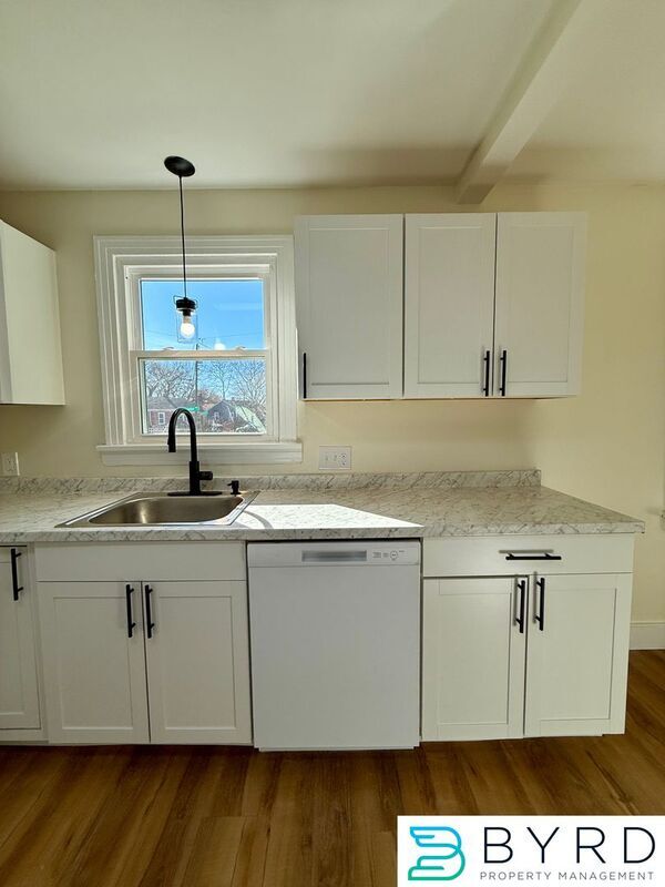 Building Photo - 5305 Lochaven Ave