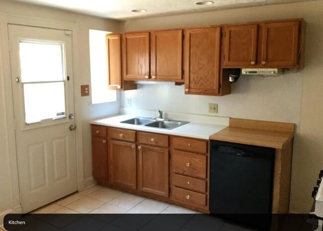 Building Photo - 806 Union St