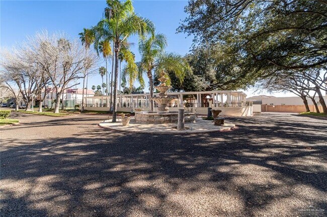 Building Photo - 19 S Col Rowe Blvd