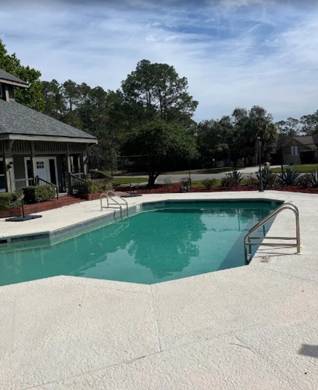 Building Photo - Sprawling Brick Home, Beautiful Water View...