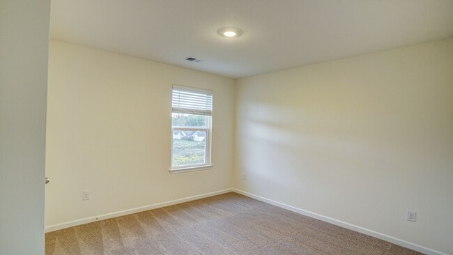 Building Photo - NEW NEW CONSTRUCTION - 5 BDRMS, 3 BTHS, NO...