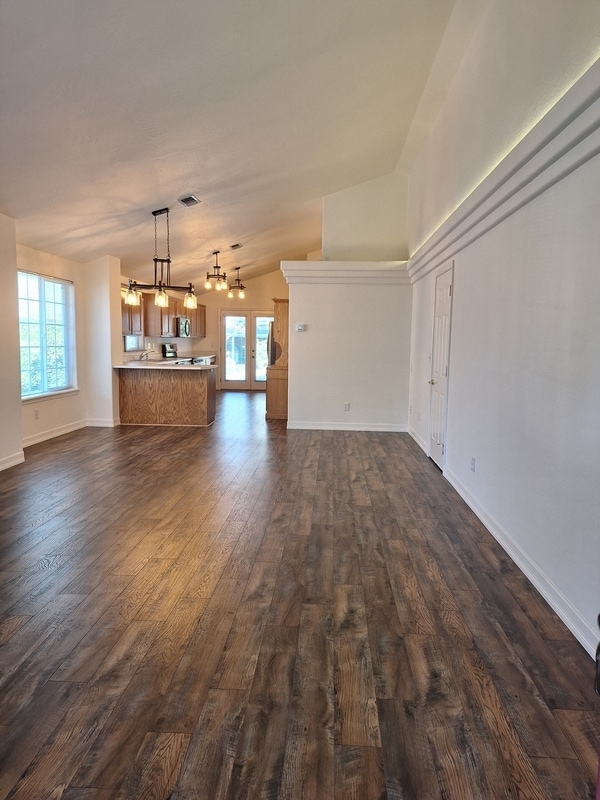 Building Photo - 3535 Village Dr