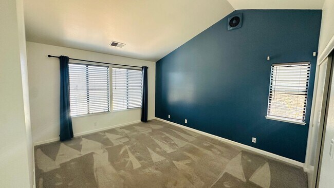 Building Photo - 23460 Lakeridge Ave