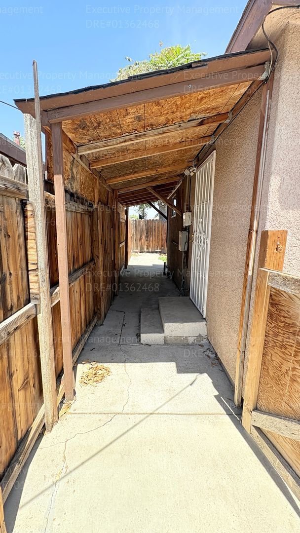 Building Photo - 2 bedroom 1 bathroom home near 34th St/ Chester Ave