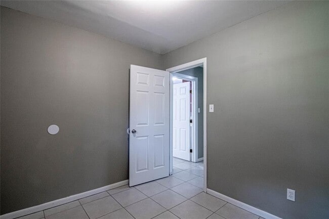 Building Photo - 604 Hayman St