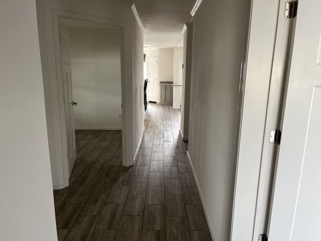 Building Photo - 300 Peck St