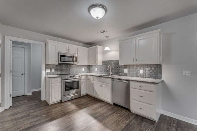 Building Photo - Charming 3-Bedroom Home with Fireplace & A...