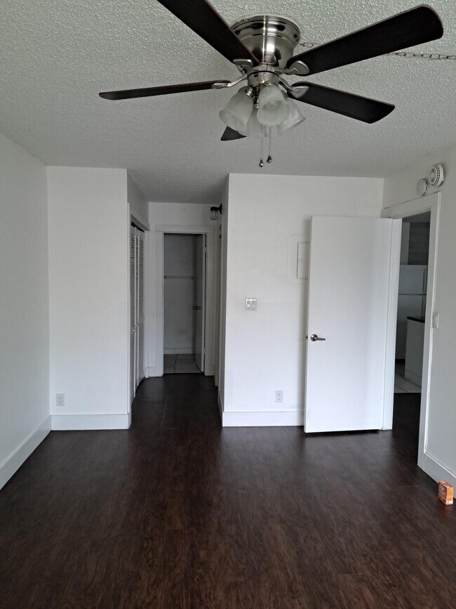 Building Photo - 2701 Riverside Dr