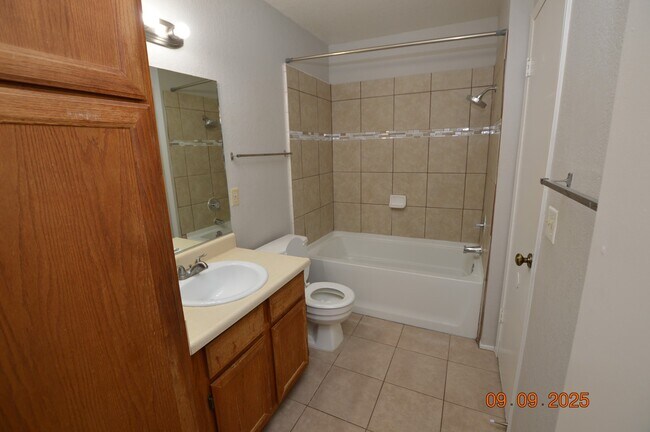 Building Photo - 495 Sellers Pl