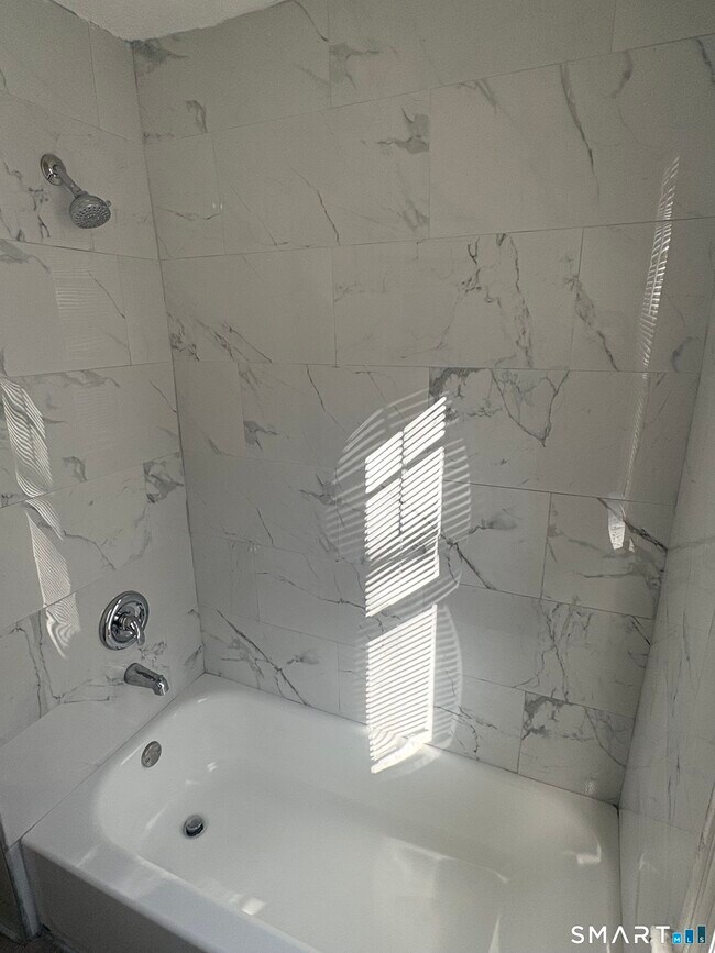 Building Photo - 197 Edgewood St