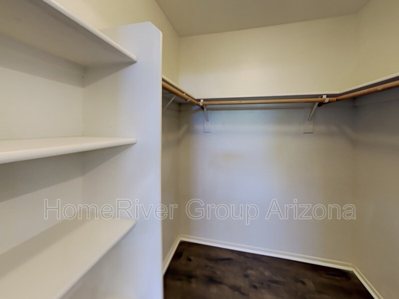 Building Photo - 12422 W Valentine Ave