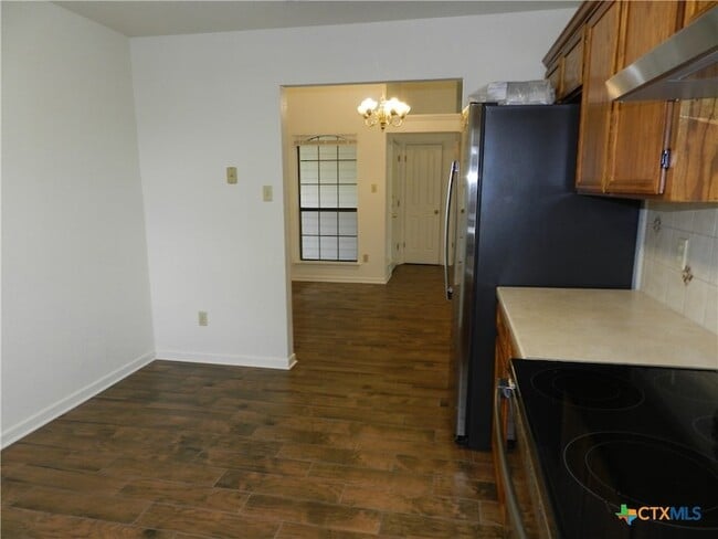 Building Photo - 1801 Thomas Ct