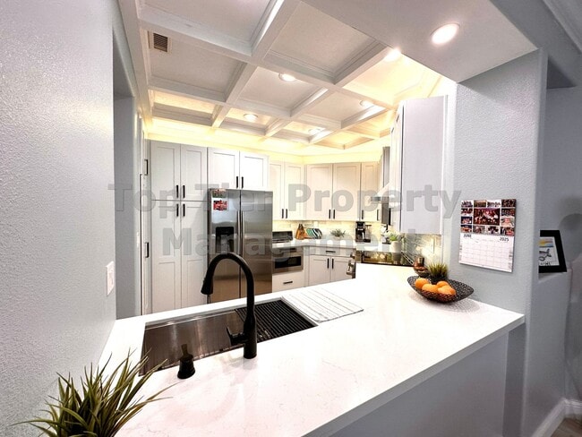 Building Photo - ***Beautiful 2 bed / 2 bath Townhome in Co...