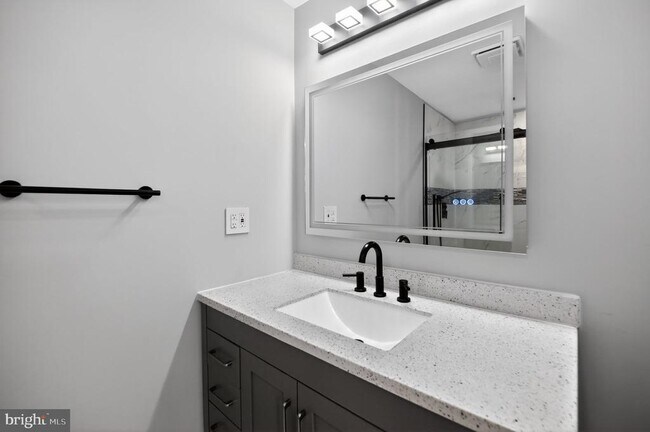 Building Photo - 7609 Croydon Pl