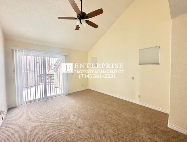 Building Photo - Top-Floor 2-Bed Condo in Huntington Beach | Walk to Beach