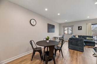 Building Photo - 2342 W Touhy Ave