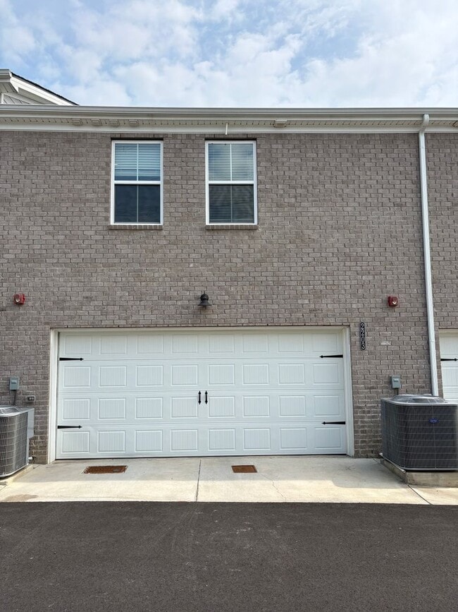 Building Photo - New Townhome in a prime location in Gallatin