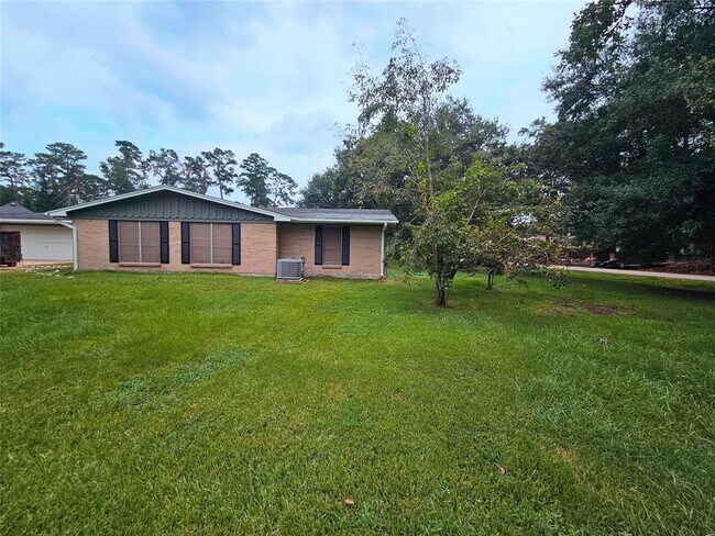 Building Photo - 2015 Silver Leaf Dr