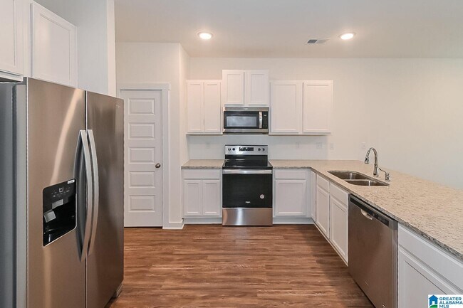 Building Photo - 136 The Heights Dr