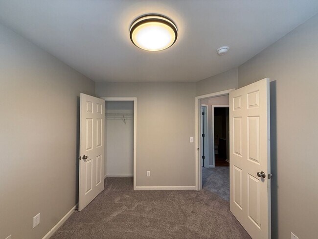 Building Photo - 2403 Mid Salem Dr