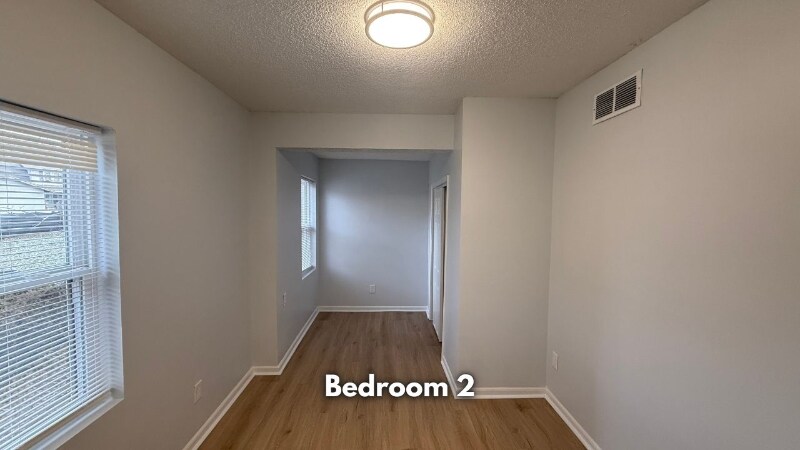 Building Photo - 907 S Cedar Ave