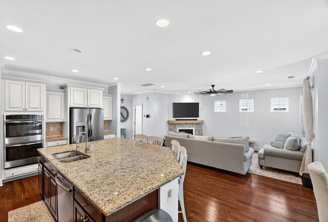 Building Photo - Experience Elevated Living on Cutleaf Drive!